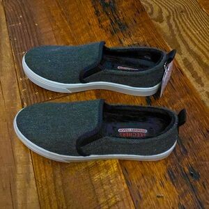 Skechers • Memory Foam • NWT • Blackish/Gray • Size 6 1/2